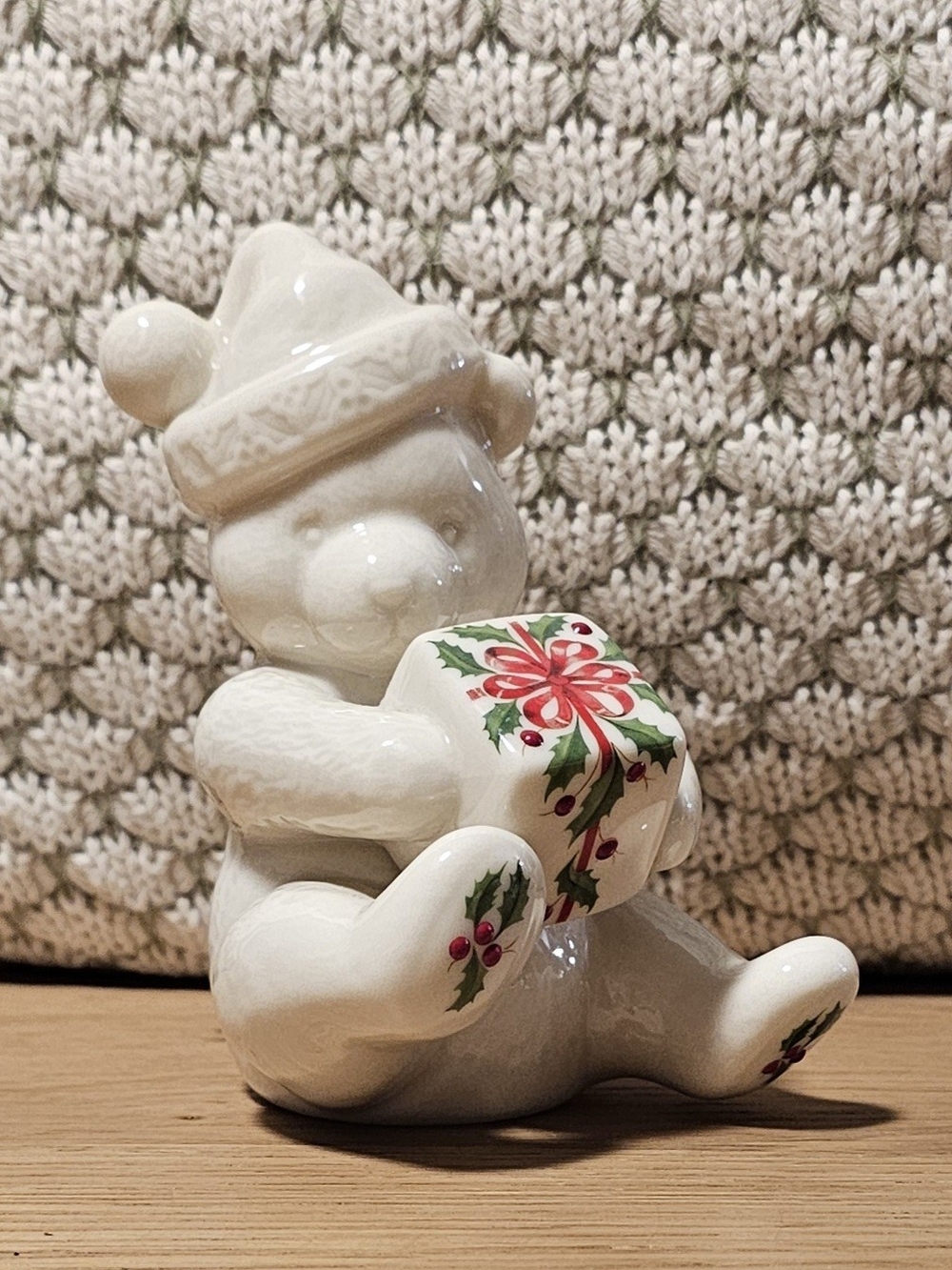 Lenox Cream Ceramic Holiday Bear with Holly-Trimmed Present Limited Ed 1995